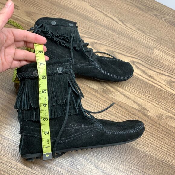 Minnetonka Women's 9  Moccasin Boot Double Fringe Lace-up Suede Tramper BoHo - Picture 11 of 11